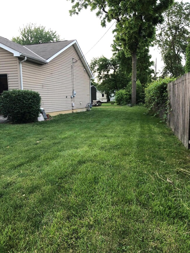 clark - garage side yard