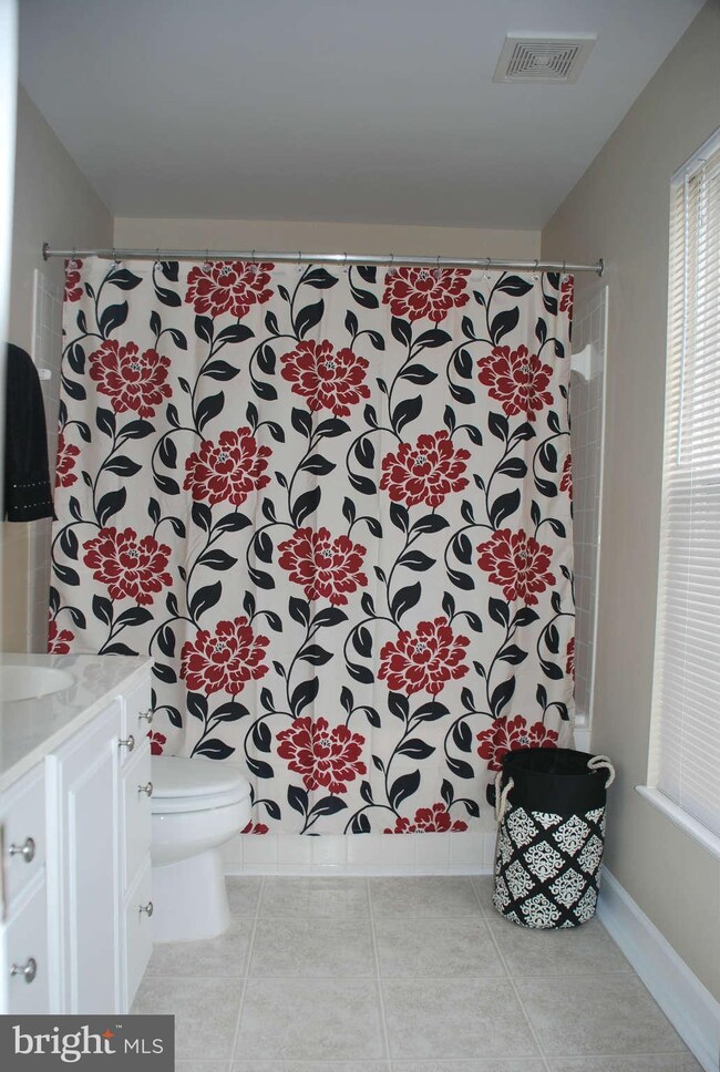 9220 Cardinal Forest Ln unit D, Lorton, VA 22079 - photo 7