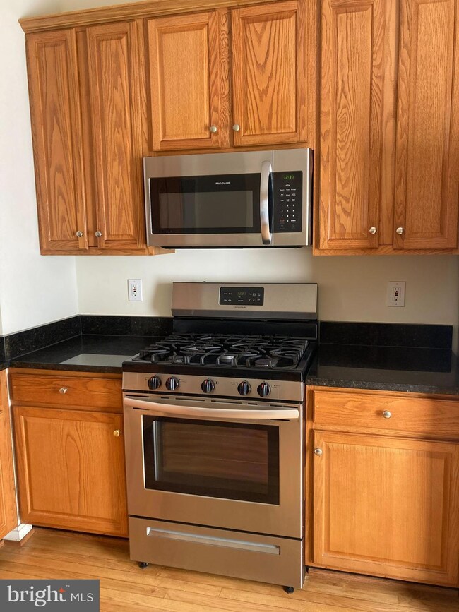 13071 Woodcutter Cir, Germantown, MD 20876 - photo 3