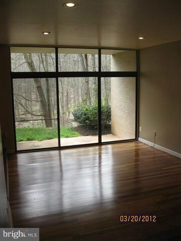 1675 Parkcrest Cir unit 4E/100, Reston, VA 20190 - photo 4