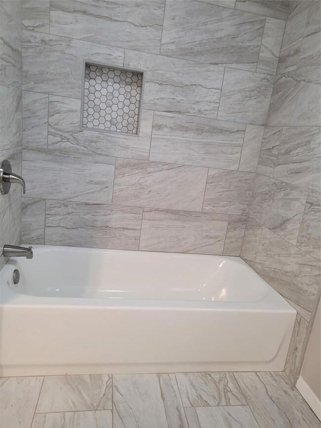 1036 Inwood Dr, Hurst, TX 76053 - photo 6