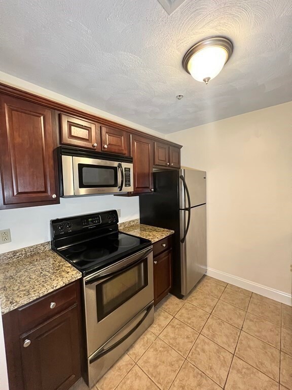 65 Centre St unit 13, Lynn, MA 01905 - photo 4