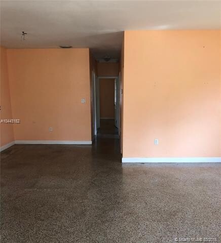 Hallway to Bedrooms/Bathroom/Utility Closet