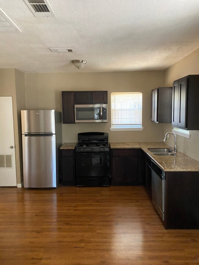 4607 Siegel St, Houston, TX 77009 - photo 2