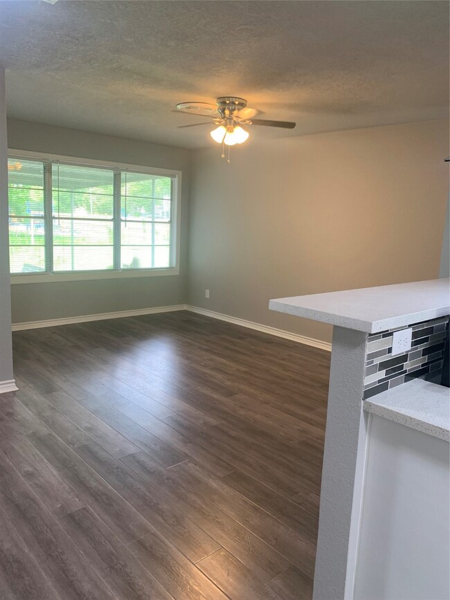 10302 Lera St, Houston, TX 77016 - photo 5