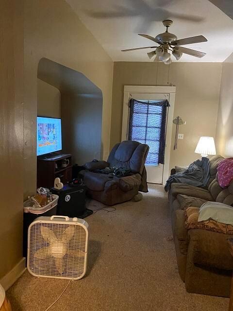 LR 1 BR apt