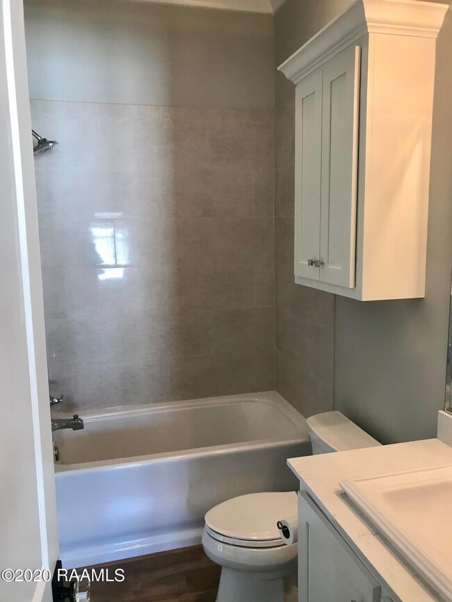 1007 Camellia Blvd 5