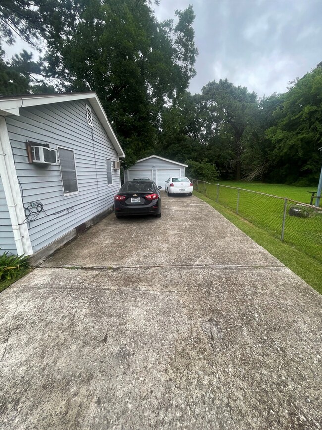 6805 Kittridge St, Houston, TX 77028 - photo 7