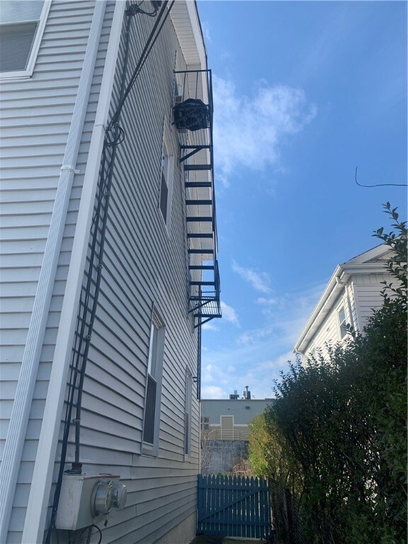 33 Buffum St, Pawtucket, RI 02860 - photo 4