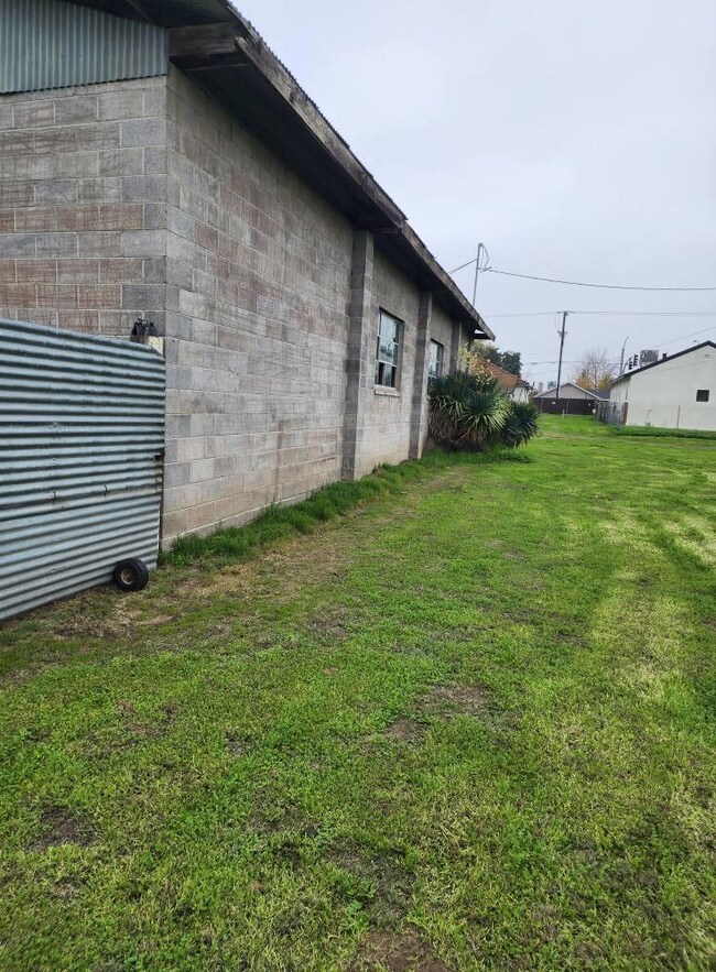 292 W Lathrop Rd, Lathrop, CA 95330 - photo 6