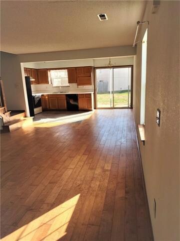 Nice and very big and open living space for entert
