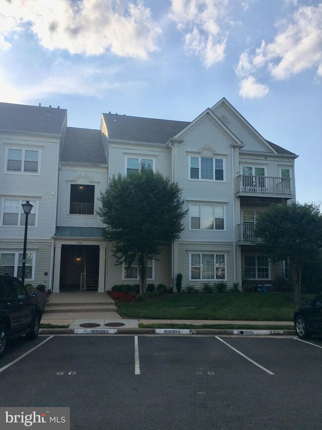 12501 Hayes Ct unit 402, Fairfax, VA 22033 - photo 2