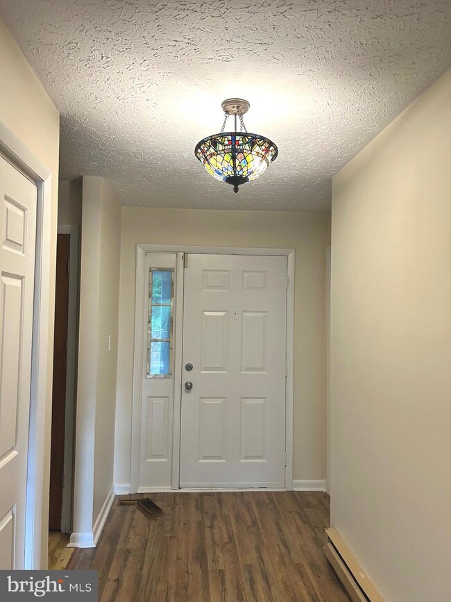 126 Trillium Ln, Cross Junction, VA 22625 - photo 2