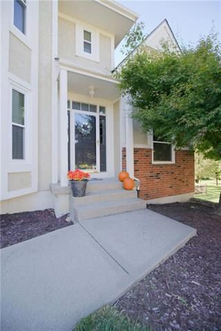 7664 Lichtenauer Ct, Shawnee, KS 66217 - photo 2