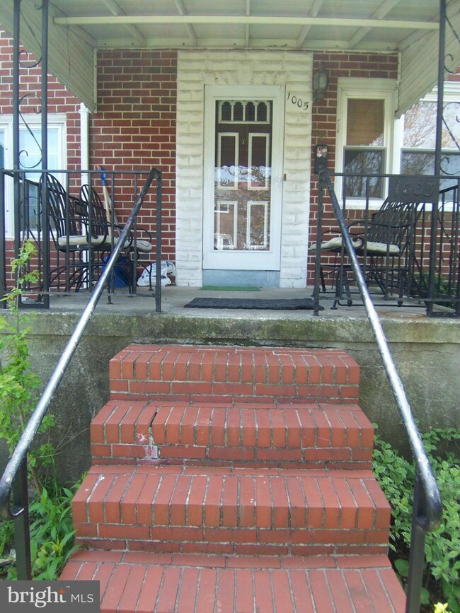 1005 Circle Dr, Halethorpe, MD 21227 - photo 3