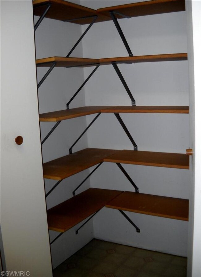 9546 Jerome Ave, Bitely, MI 49309 - photo 5