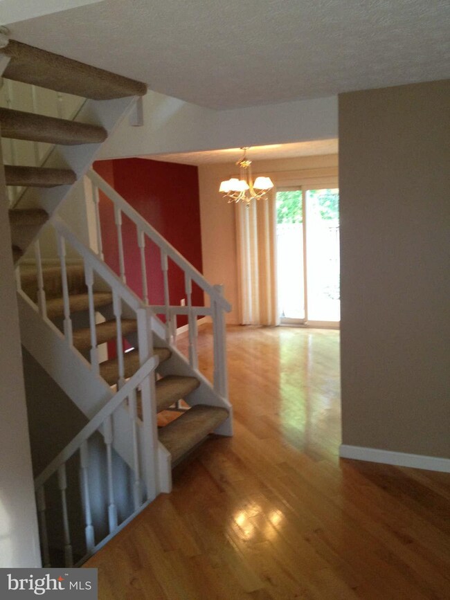 11554 Ivy Bush Ct, Reston, VA 20191 - photo 6