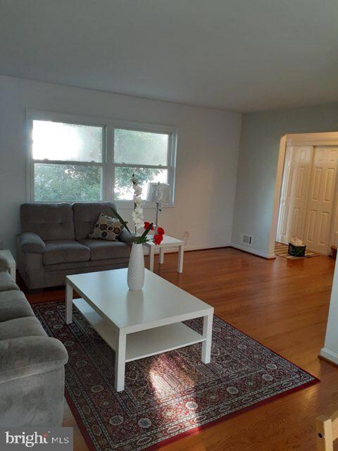 6020 Mustang Dr, Riverdale, MD 20737 - photo 3