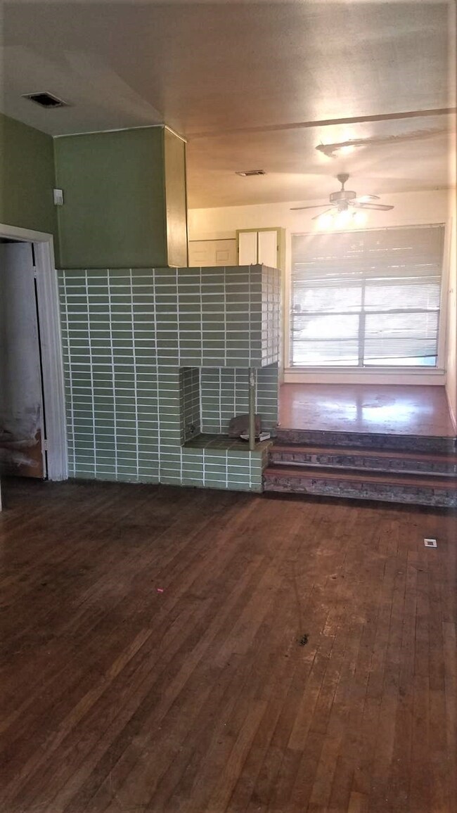 10017 Bonazzi St, Houston, TX 77088 - photo 7