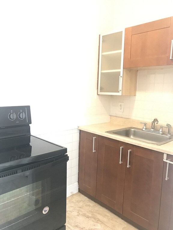 70 Bellingham St unit 4, Chelsea, MA 02150 - photo 2