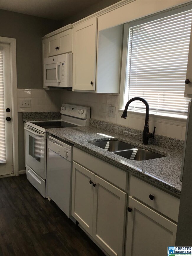 336 Camden Cove Cir, Calera, AL 35040 - photo 5