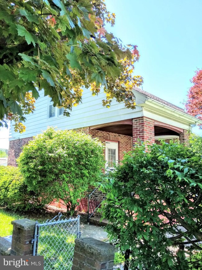 409 Catherine St, Ashland, PA 17921 - photo 2