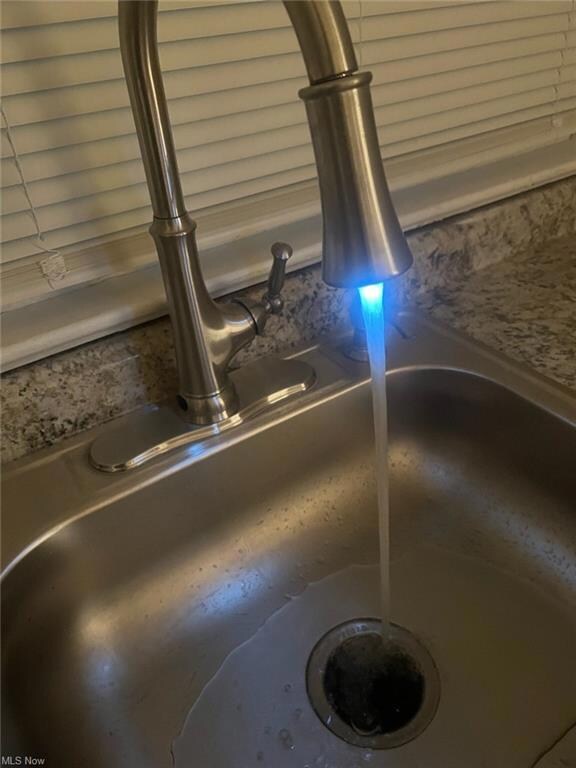 5333 Thomas St, Maple Heights, OH 44137 - photo 4