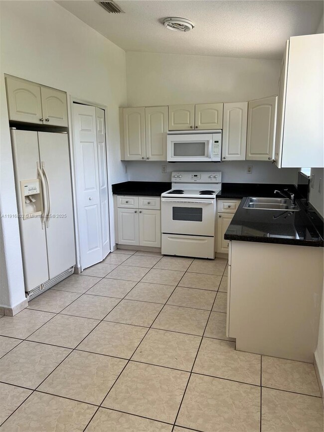 7291 NW 174th Terrace unit 205, Hialeah, FL 33015 - photo 4