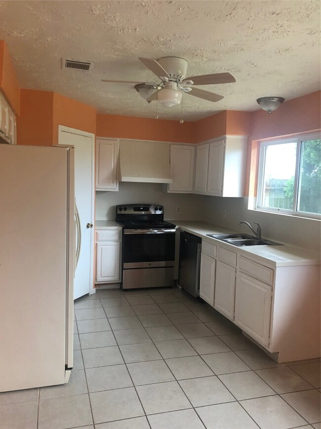 13702 Larwood Ln, Houston, TX 77038 - photo 5