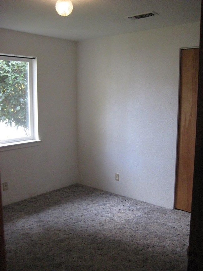 1131 SW Central Ave, Grants Pass, OR 97526 - photo 5