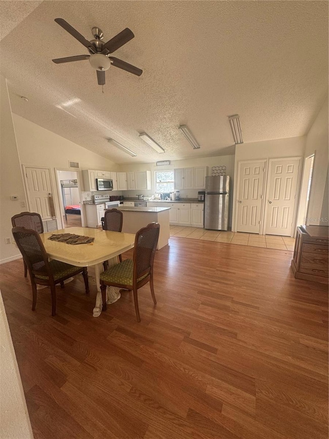 DINING/ KITCHEN