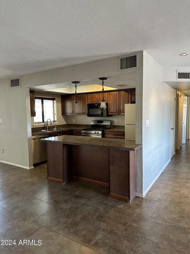 2828 Kitchen