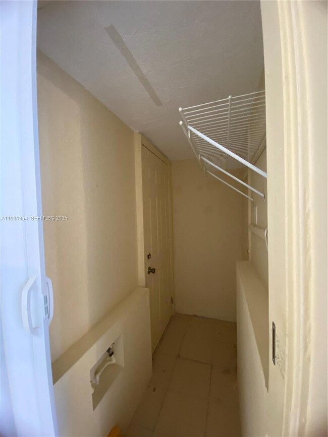 1062 W 42nd Place unit 41, Hialeah, FL 33012 - photo 6