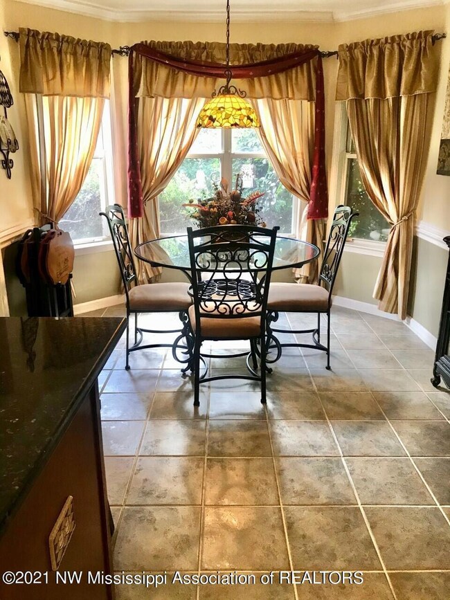 7830 HUNTERS VIEW - BREAKFAST RM
