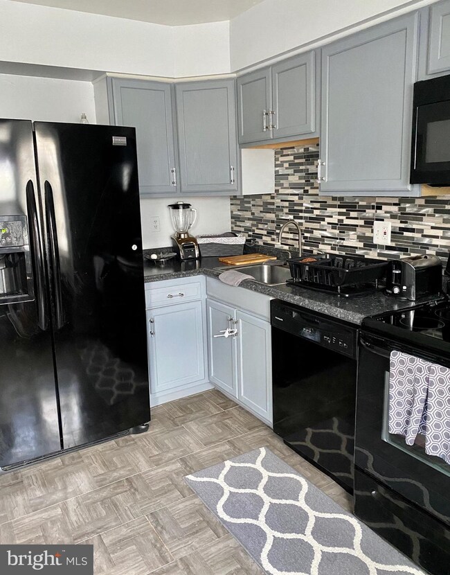 6024 Saint Moritz Dr, Temple Hills, MD 20748 - photo 4