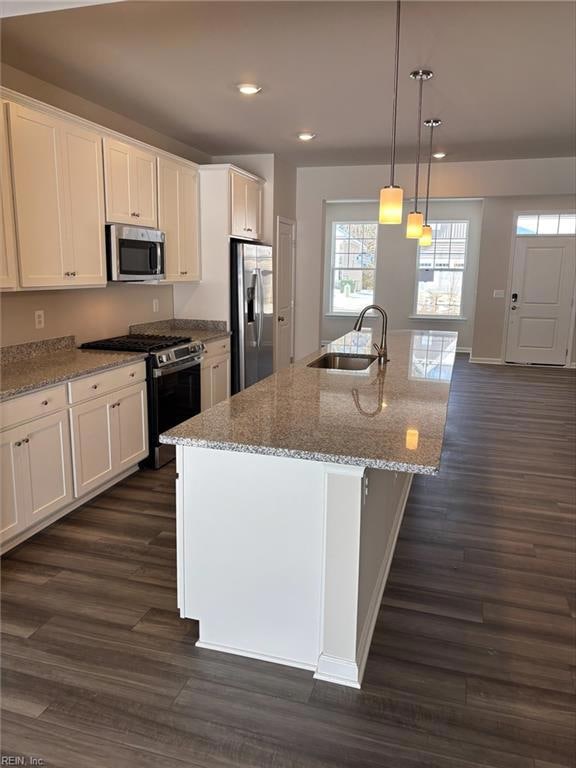 Builder images of a previously built decorated model, finishes, available options and layout can differ in actual home