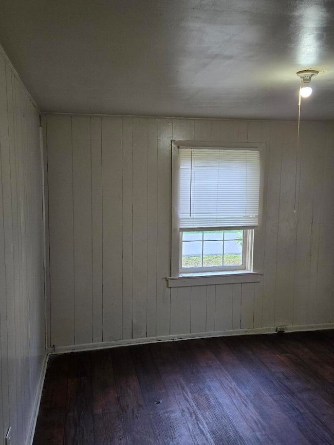 bed 2 window