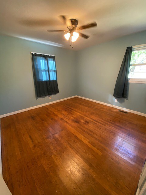 221 Chestnut Dr, Shelbyville, TN 37160 - photo 6