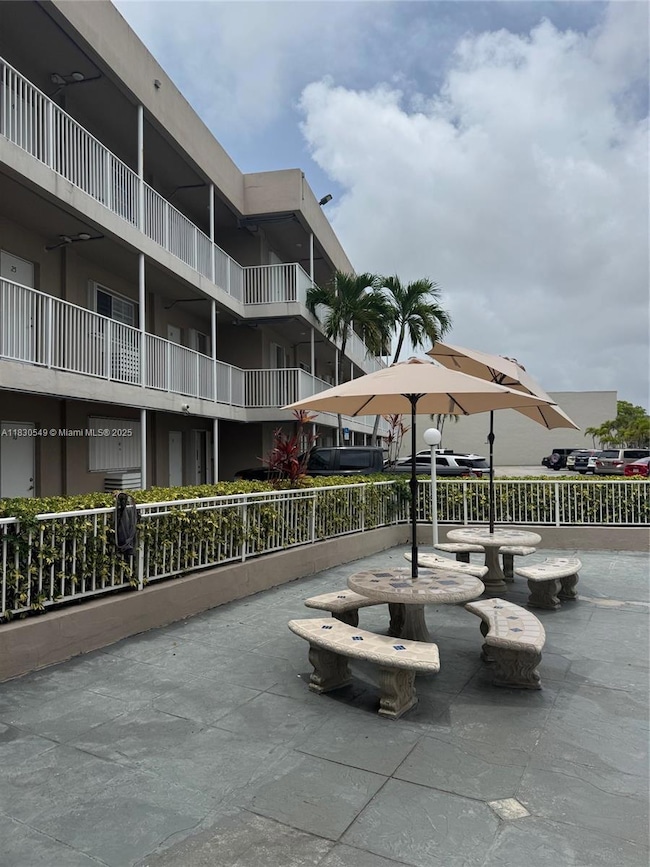 6580 Santona St unit A34, Coral Gables, FL 33146 - photo 2