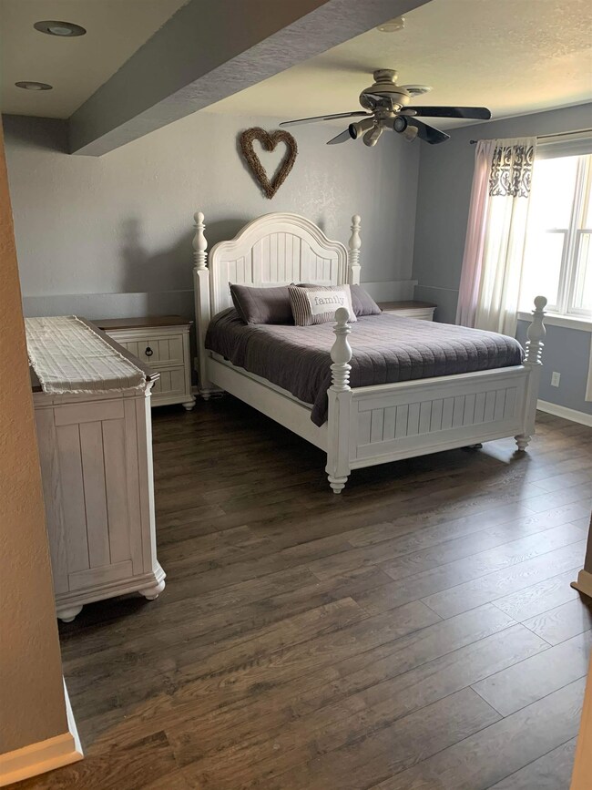 4014 Jodi Dr, Waterloo, IA 50701 - photo 3