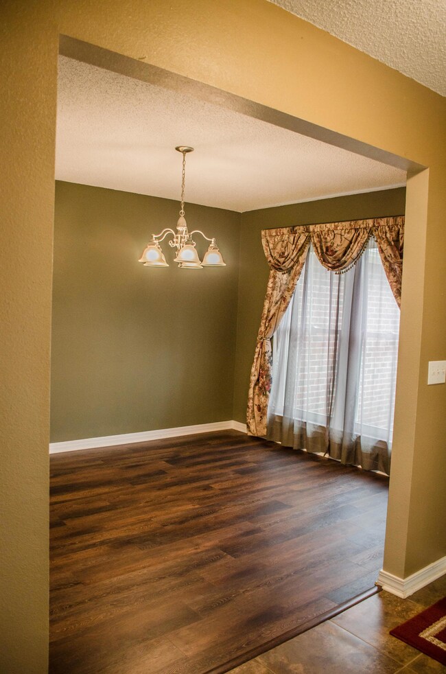 Dining1-188 Conquest Avenue