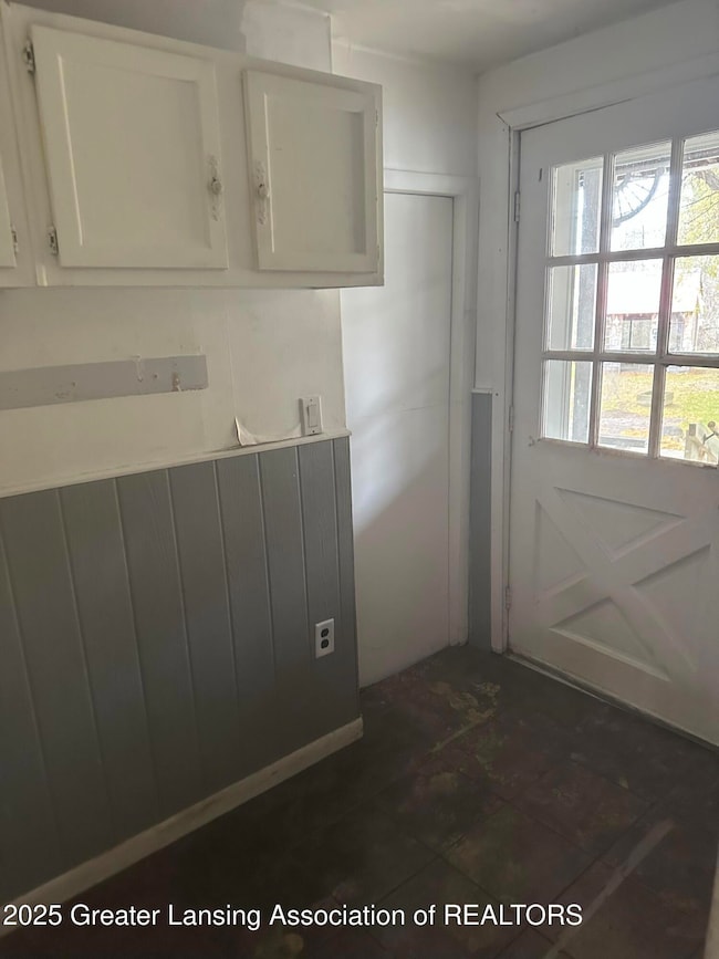 9469 Rossman Hwy, Eaton Rapids, MI 48827 - photo 2