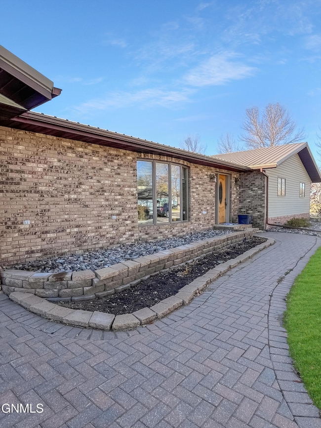 102 9th Ave SE, Crosby, ND 58730 - photo 5