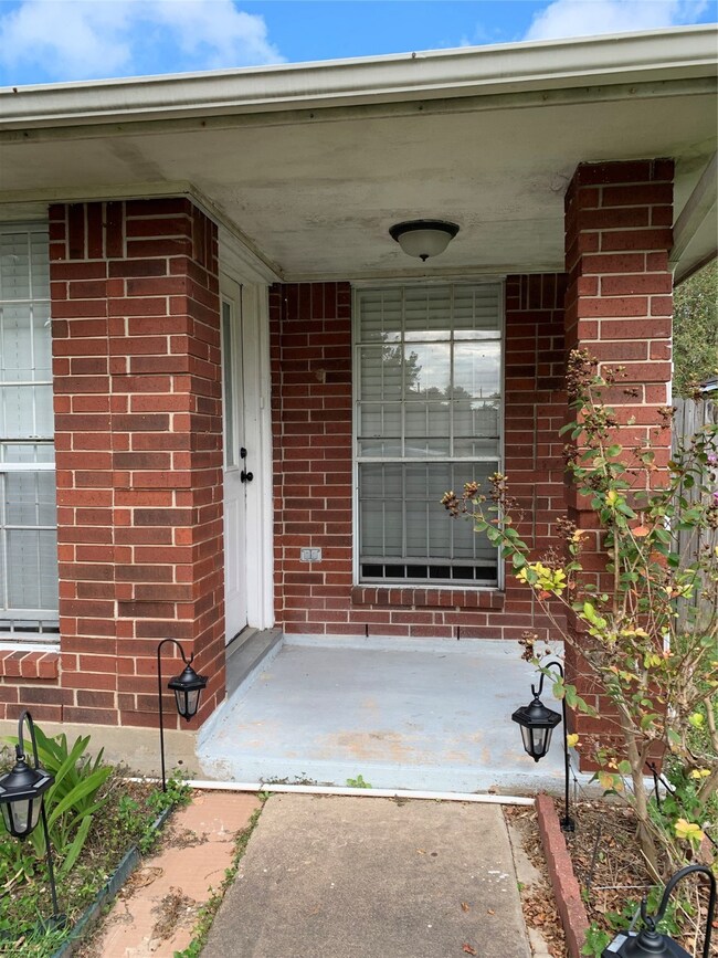 9531 Coast Bridge St, Houston, TX 77075 - photo 4