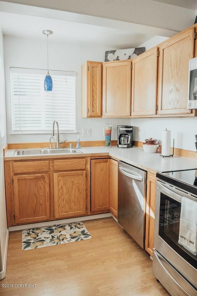 5951 Ridgelake Cir, Anchorage, AK 99504 - photo 2