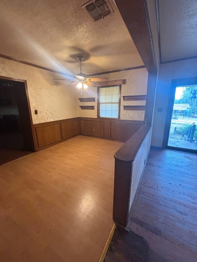 805 W Clayton St, Hugo, OK 74743 - photo 3