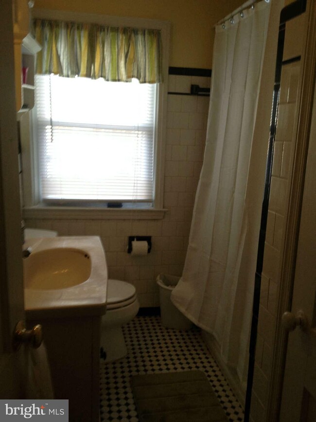 8626 Black Oak Rd, Parkville, MD 21234 - photo 5