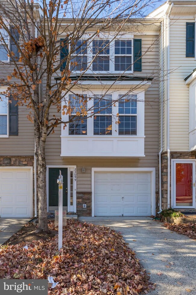 23099 Fontwell Square, Sterling, VA 20166 - photo 2