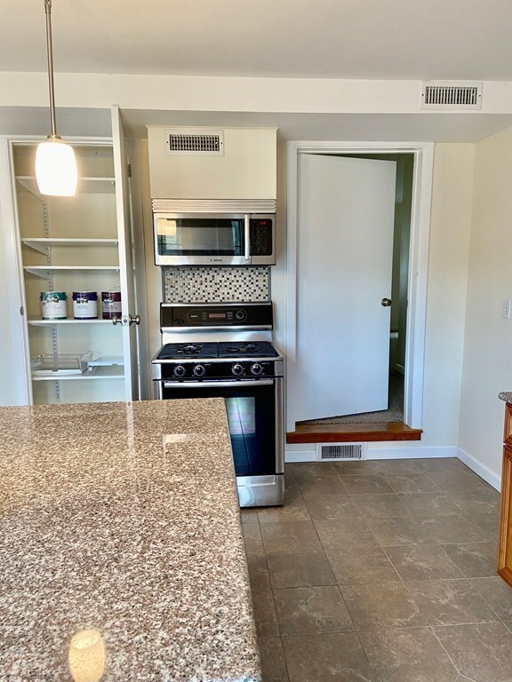 1 Russell St, Hadley, MA 01035 - photo 4