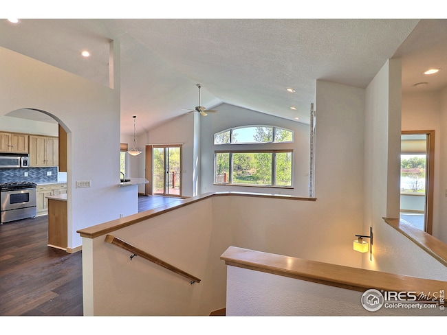 Wide stairwell to walkut basement